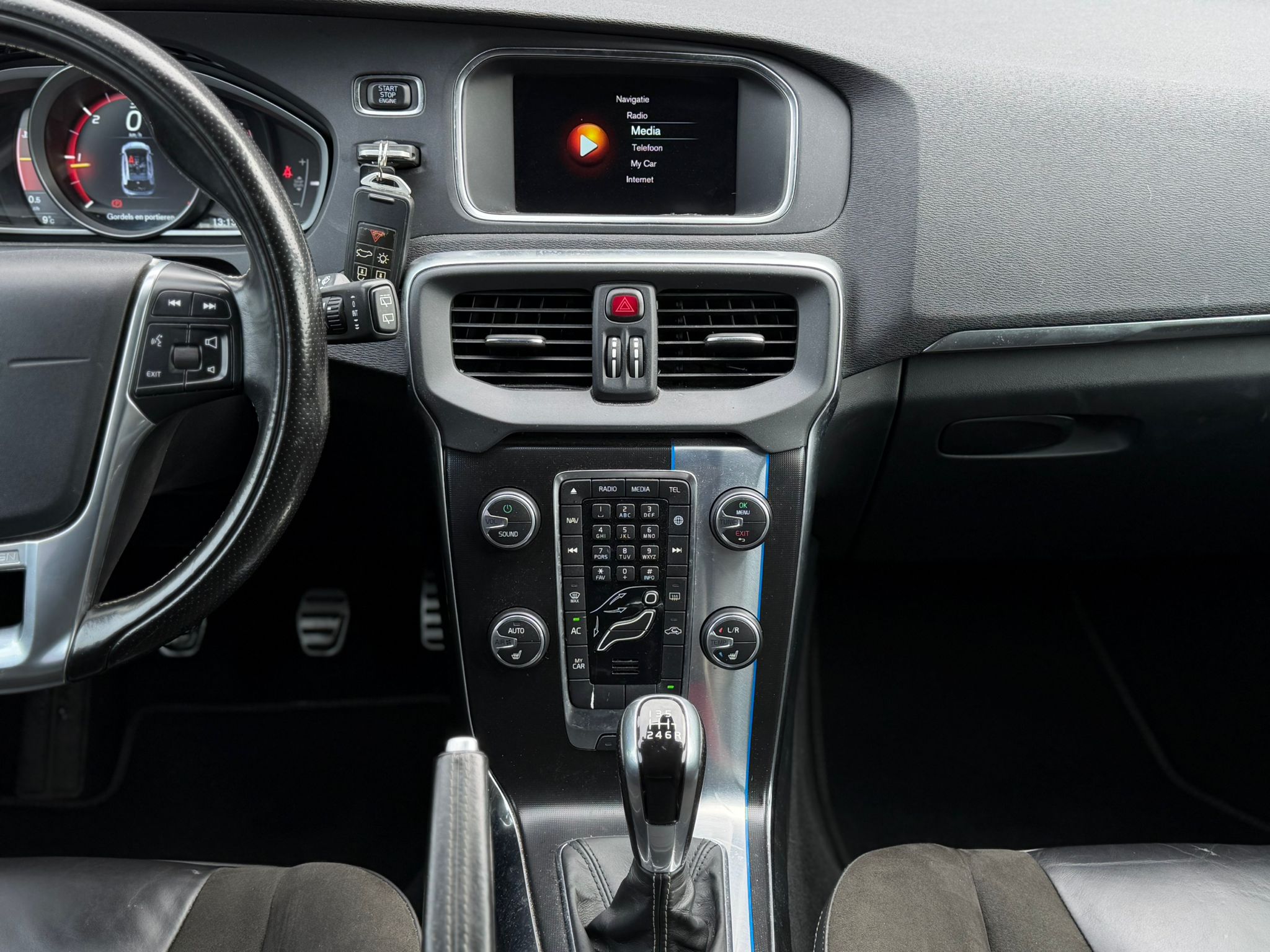 Volvo V40 D2 R-Design thumbnail 10